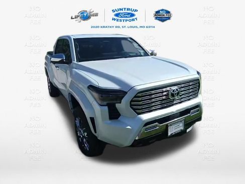 Used 2025 Toyota Tacoma Limited AWD/4WD image 56