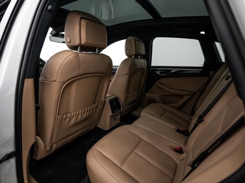 Certified 2023 Porsche Macan AWD/4WD image 23