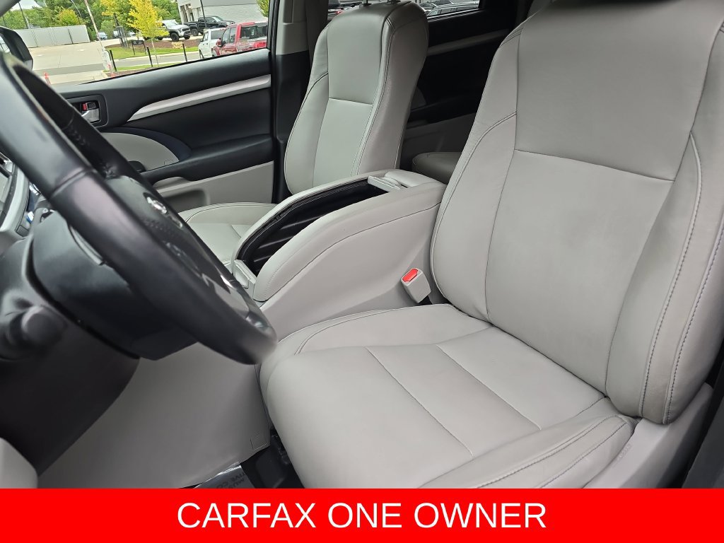 Used 2017 Toyota Highlander XLE AWD/4WD image 16