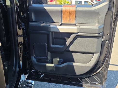 Used 2018 Ford F150 Lariat image 35