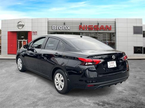 Used 2022 Nissan Versa S image 5