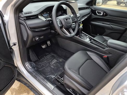 New 2026 Jeep Compass Latitude image 11