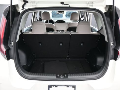 Used 2023 Kia Soul LX FWD image 36