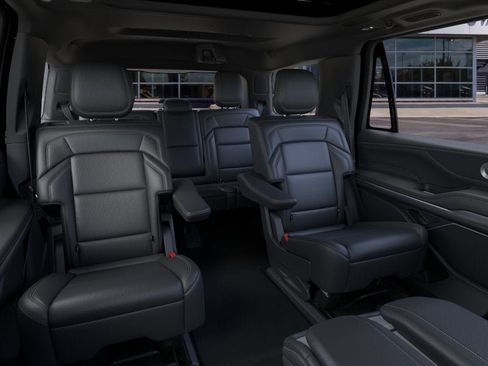 Used 2026 Lincoln Navigator Reserve w/ Jet Appearance Package AWD/4WD image 11