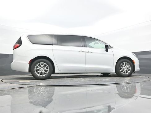 New 2026 Chrysler Voyager LX image 58