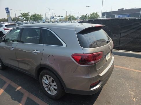 Used 2019 Kia Sorento FWD image 4