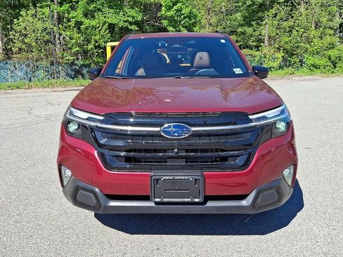 Used 2025 Subaru Forester Touring AWD/4WD image 2