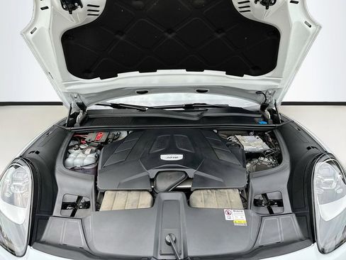 Certified 2023 Porsche Cayenne Platinum Edition AWD/4WD image 32