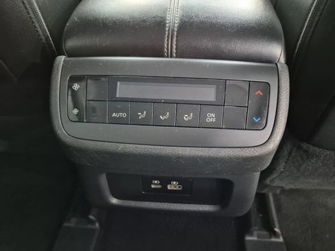 Used 2025 Nissan Pathfinder SL AWD/4WD image 20