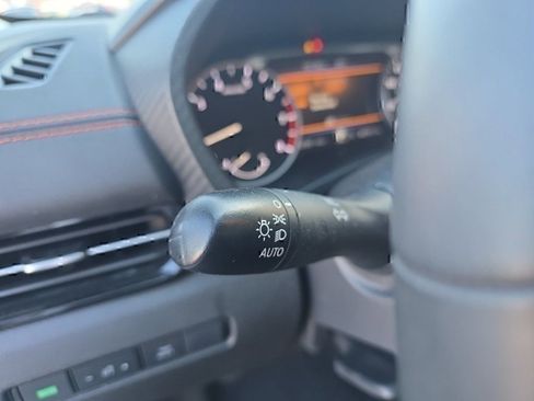 Used 2025 Nissan Sentra SR image 14