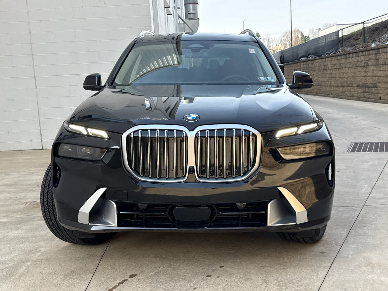 Used 2026 BMW X7 xDrive40i w/ Premium Package AWD/4WD image 2