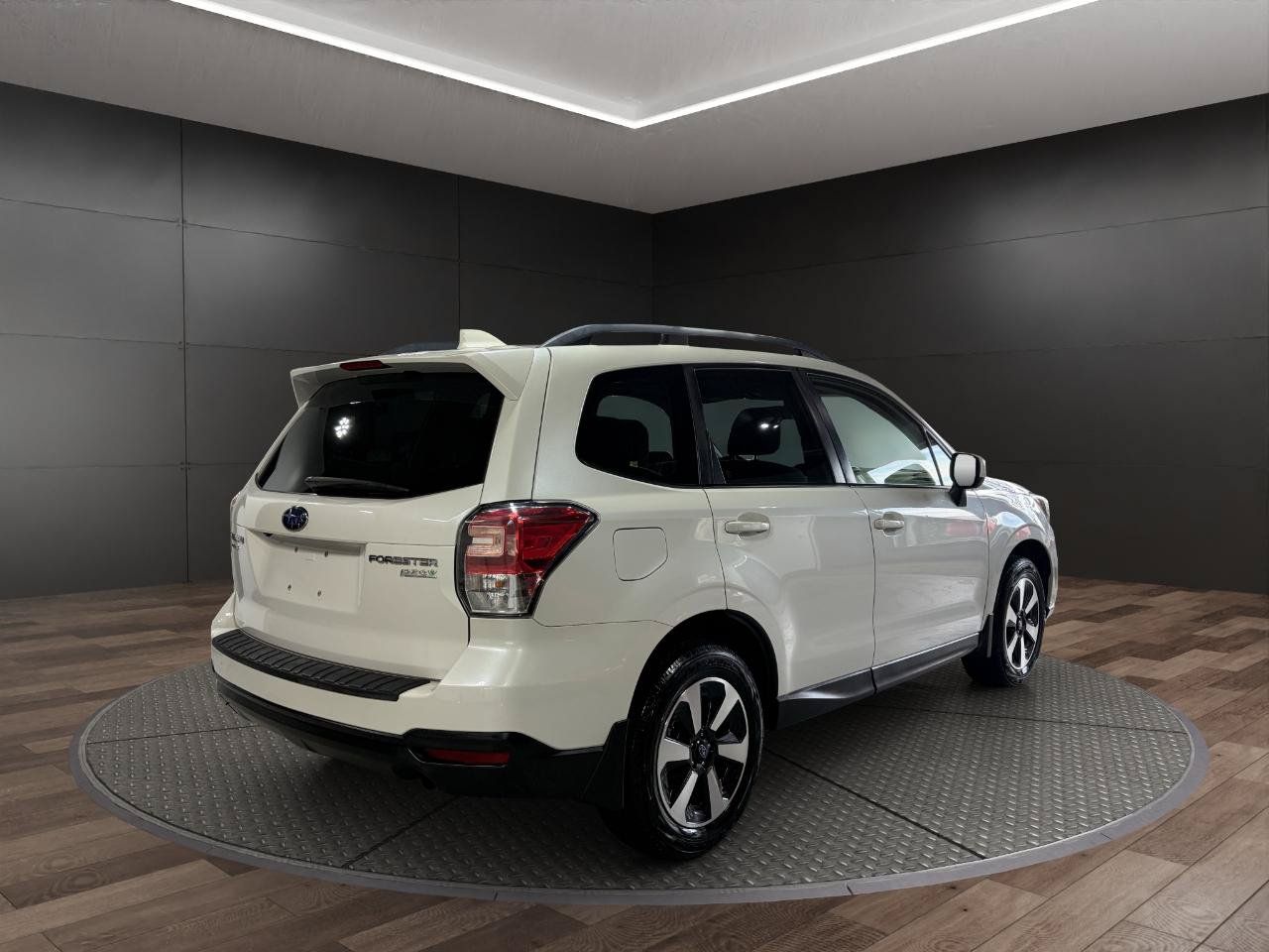Used 2017 Subaru Forester 2.5i Premium AWD/4WD image 8