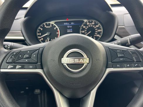 Used 2024 Nissan Altima 2.5 SV FWD image 31