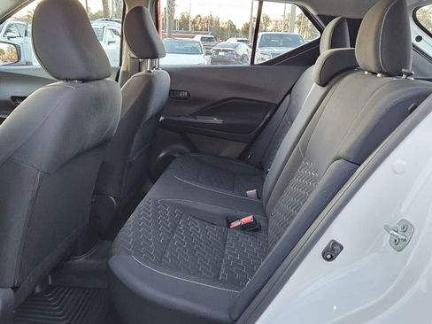 Used 2022 Nissan Kicks S image 4