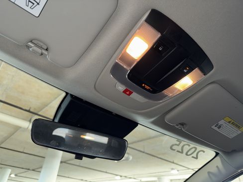 Used 2025 Kia Sportage EX FWD image 30