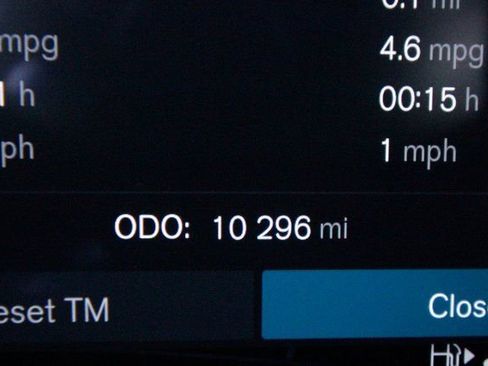 Certified 2025 Volvo XC60 B5 Plus image 5