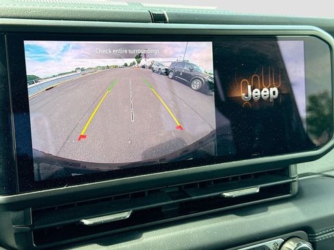Used 2024 Jeep Wrangler Unlimited Sahara AWD/4WD image 13