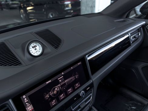 Certified 2023 Porsche Macan Turbo AWD/4WD image 36