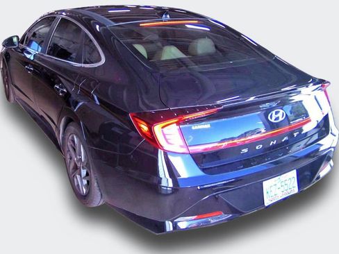 Used 2020 Hyundai Sonata SEL w/ Premium + Sunroof Package FWD image 4