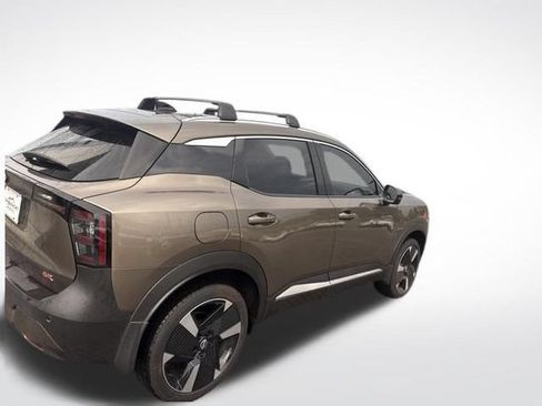 Used 2026 Nissan Kicks SR FWD image 2