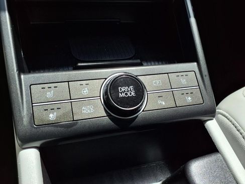 Used 2024 Hyundai Kona Limited FWD image 12