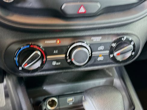 Used 2025 Kia Soul LX w/ LX Technology Package image 23