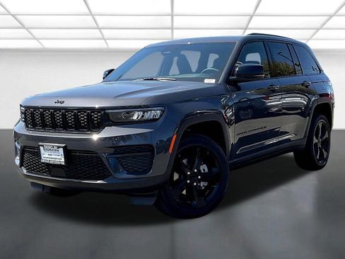 New 2025 Jeep Grand Cherokee Altitude AWD/4WD image 2