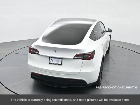 Used 2022 Tesla Model Y Long Range image 56