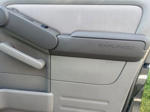 Used 2006 Ford Explorer XLS image 18