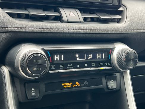 Used 2020 Toyota RAV4 XLE image 21