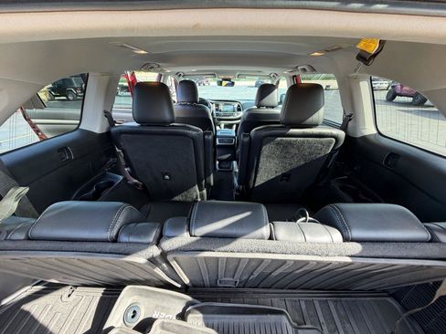 Used 2018 Toyota Highlander SE AWD/4WD image 35