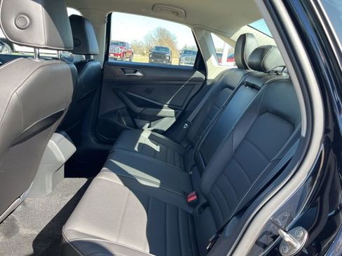 Used 2022 Volkswagen Jetta SE FWD image 23