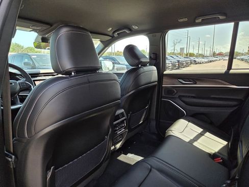 New 2026 Jeep Grand Cherokee Limited RWD image 9