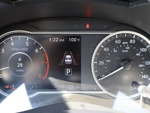 Used 2023 Nissan Versa SV FWD image 8