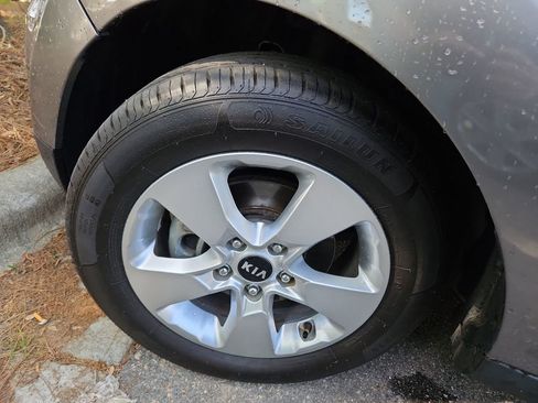 Used 2018 Kia Soul FWD image 28