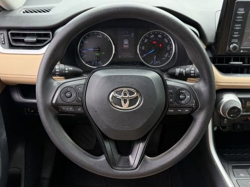 Used 2020 Toyota RAV4 XLE w/ Convenience Package image 13