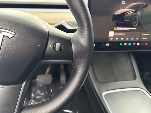 Used 2022 Tesla Model Y Long Range image 25