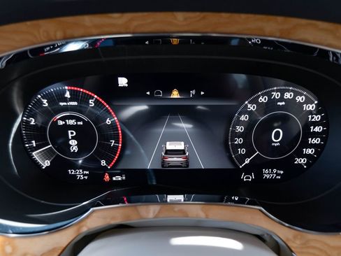 Used 2024 Bentley Bentayga AWD/4WD image 7