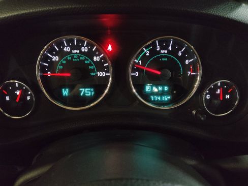 Used 2017 Jeep Wrangler Unlimited Sahara w/ Max Tow Package image 23