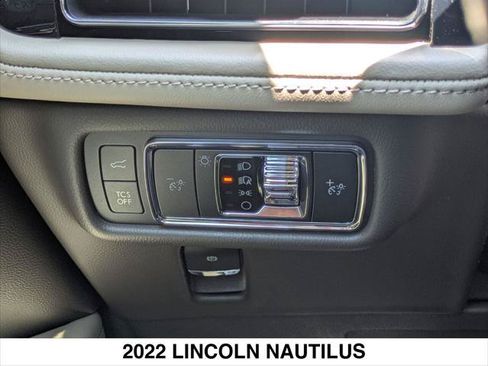 Certified 2022 Lincoln Nautilus FWD w/ Premium Package image 18