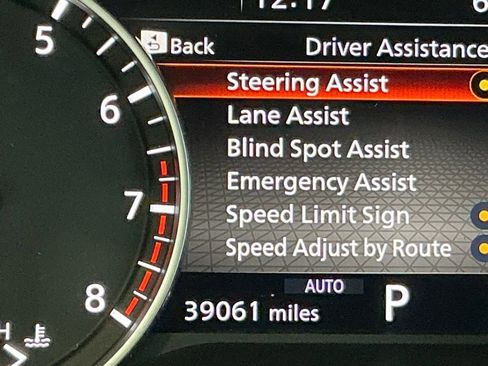 Used 2023 Nissan Pathfinder SL AWD/4WD image 11