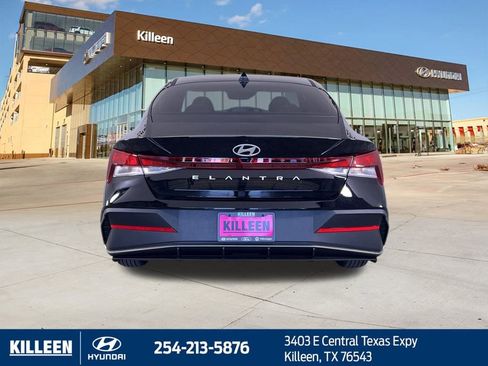 New 2025 Hyundai Elantra SE image 7