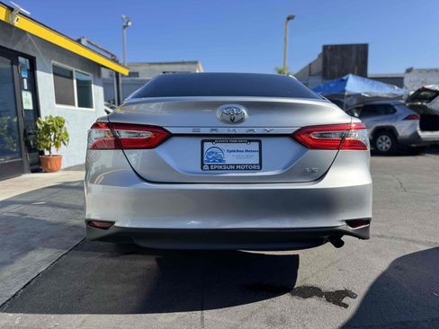 Used 2018 Toyota Camry LE image 7