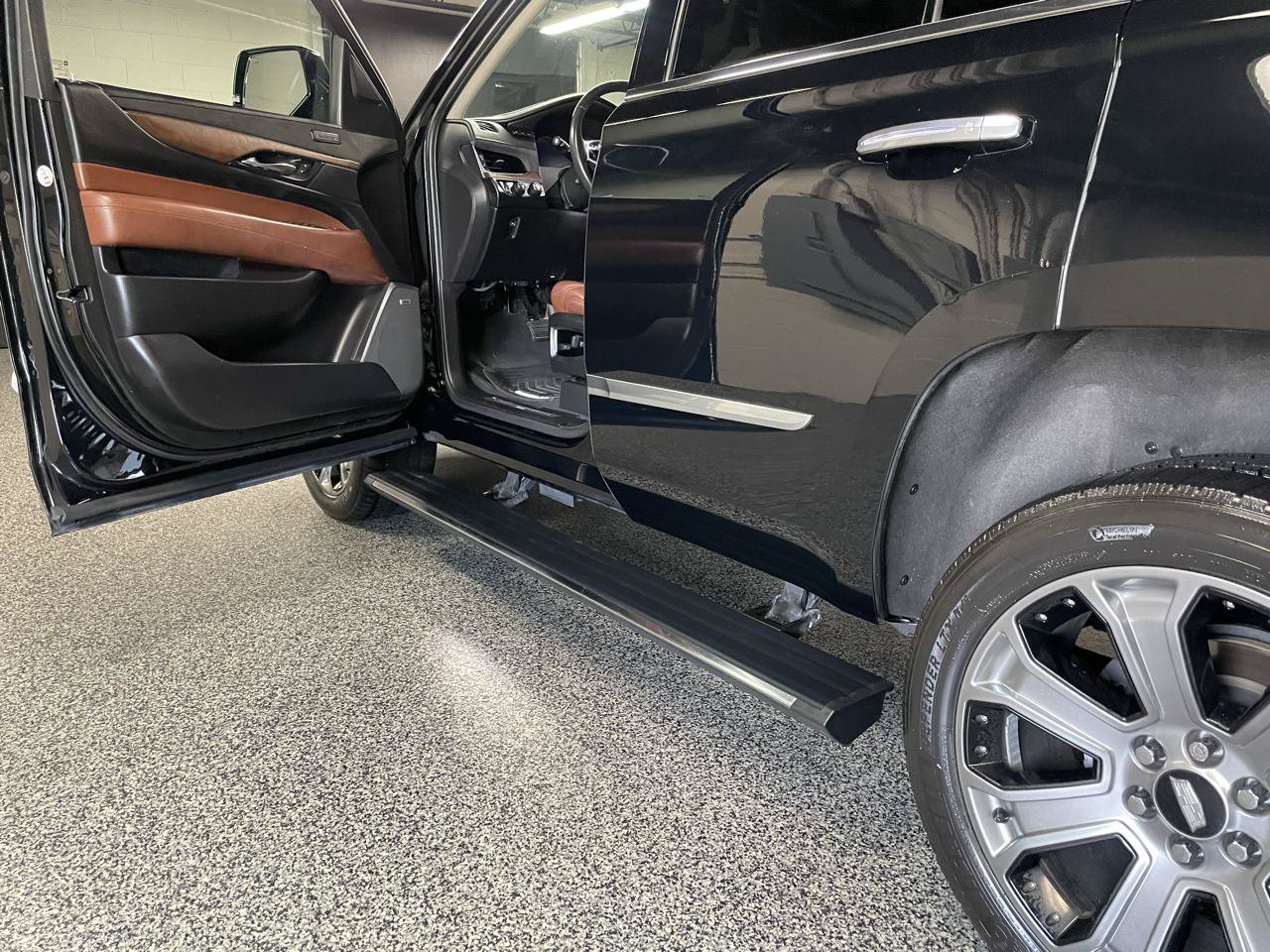 Used 2019 Cadillac Escalade Premium Luxury AWD/4WD image 15