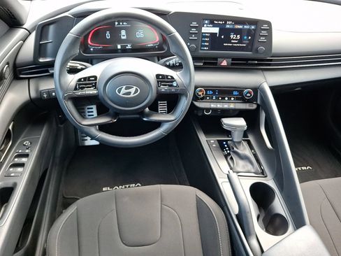 Certified 2025 Hyundai Elantra Sport FWD image 18