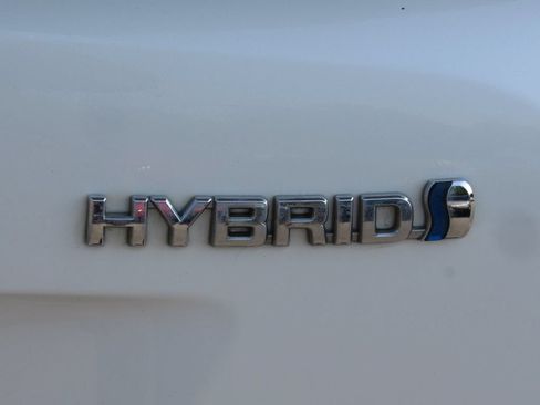 Certified 2018 Toyota Prius Four w/ Advanced Technology Package FWD image 8