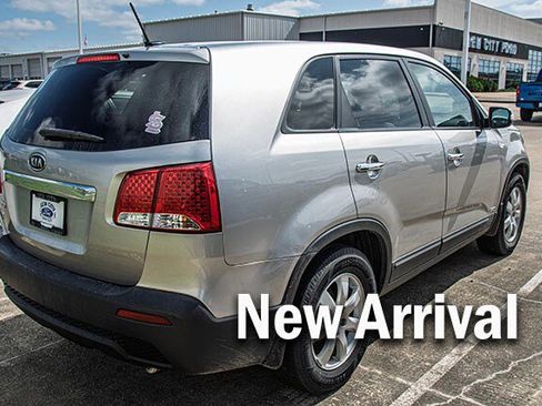 Used 2013 Kia Sorento LX AWD/4WD image 3