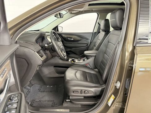 Used 2024 GMC Terrain Denali w/ Denali Premium Package AWD/4WD image 11