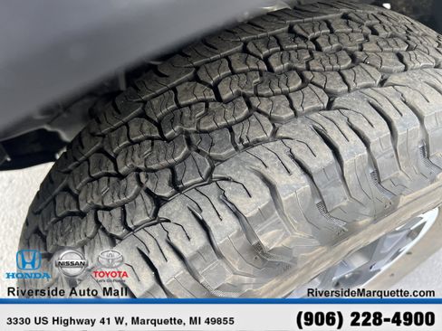 Used 2024 Toyota Tacoma TRD Off-Road image 12