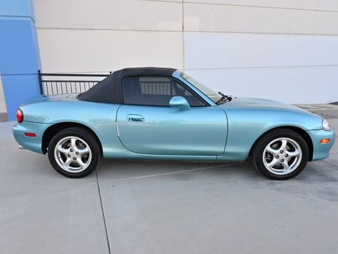 Used 2002 MAZDA MX-5 Miata image 12
